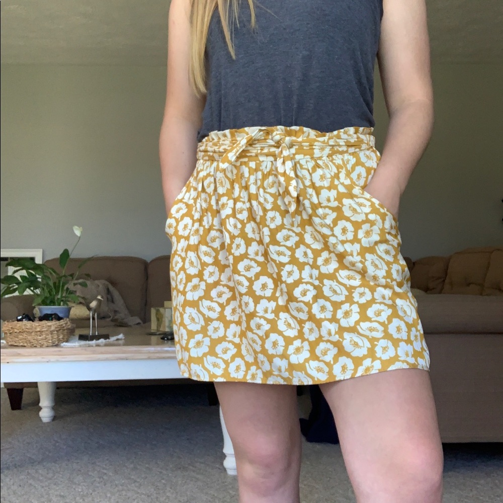 American Eagle skirt with tie belt